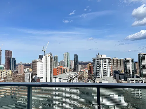 501 Yonge St #2206 Photo 1