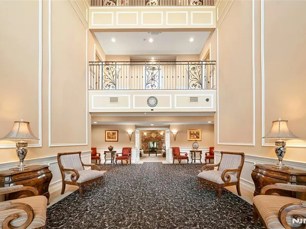 5 Tenakill Park E APT 205, Cresskill, NJ 07626