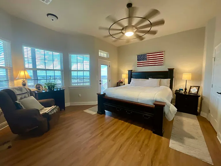 104 Rolling Waters Ct — Photo 12