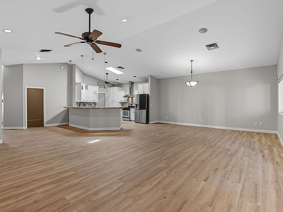 5th image of 6326 N 14th Pl