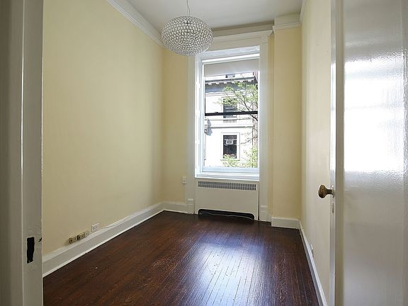 4th image of 20 E 80th St APT 4A