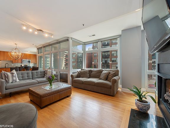 2nd image of 400 N Orleans St #2A