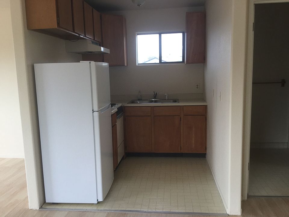 Full kitchen with stove and oven.