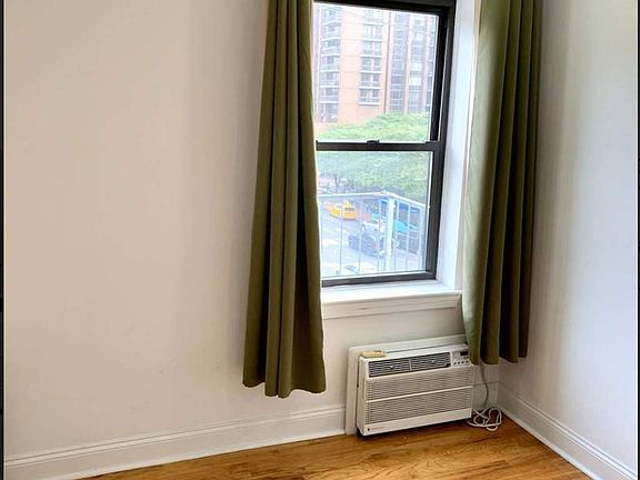 4th image of 301 E 60th St APT 3C
