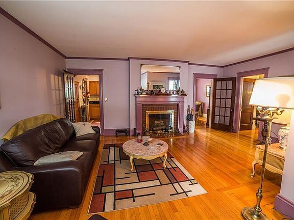 5th image of 36 Bellevue Ave