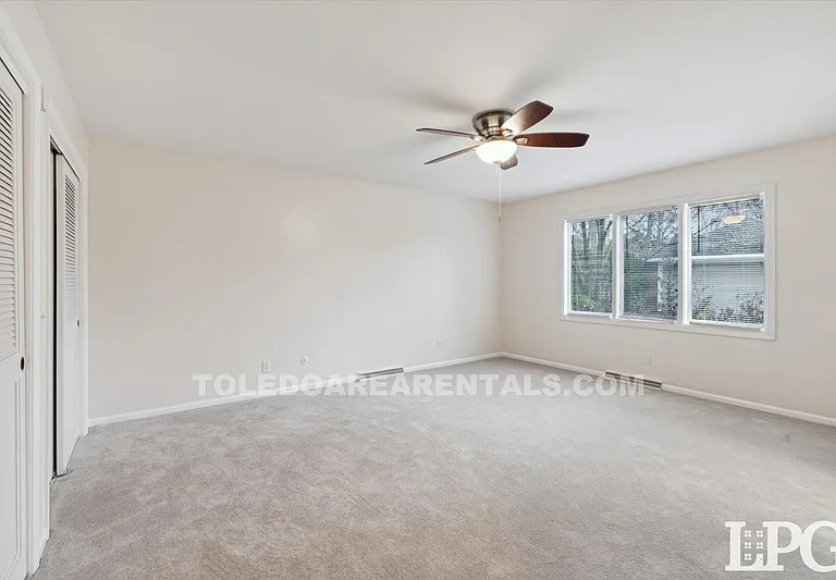 3835 Hillandale Rd E — Photo 24