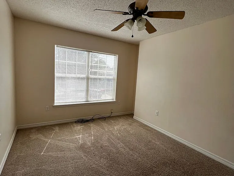 202 Johnson Ct — Photo 4