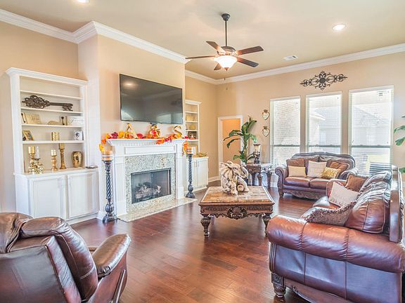 2nd image of 213 Bay Meadow Ln