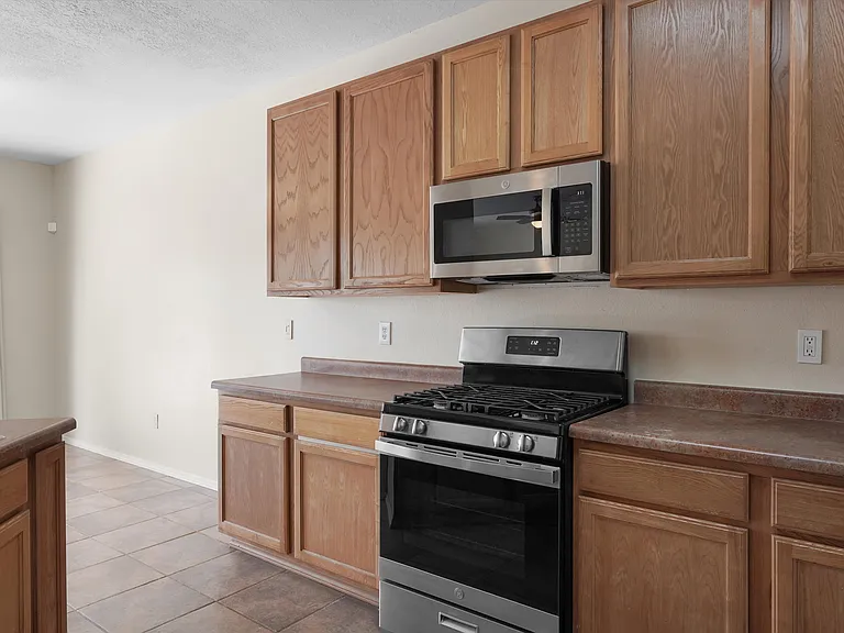 9319 Battle Creek St NW — Photo 7