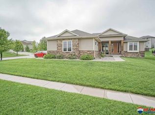 7400 Exbury Rd, Lincoln, NE 68516