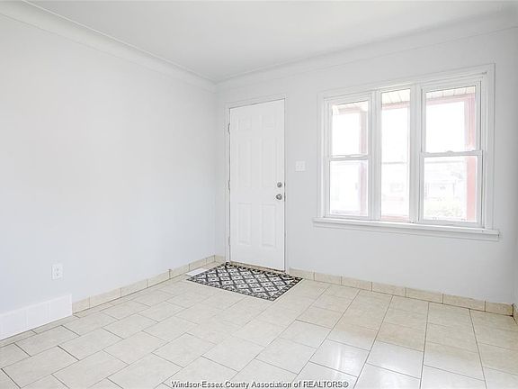 4th image of 1240 Niagara St #1238