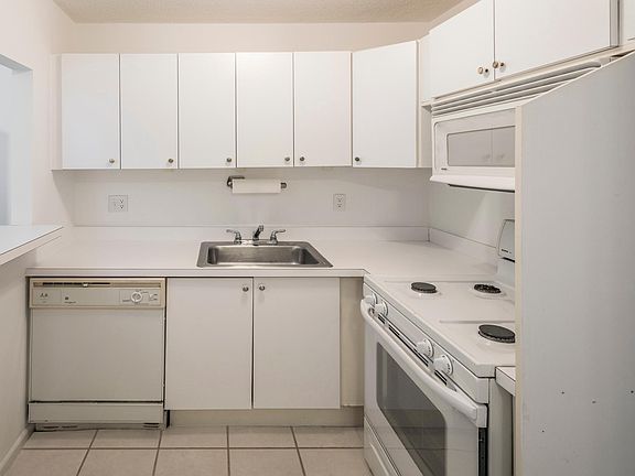 4th image of 4 Consulate Dr APT 3J
