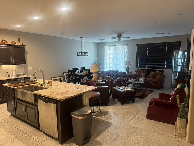 1803 E Alder Cir — Photo 8