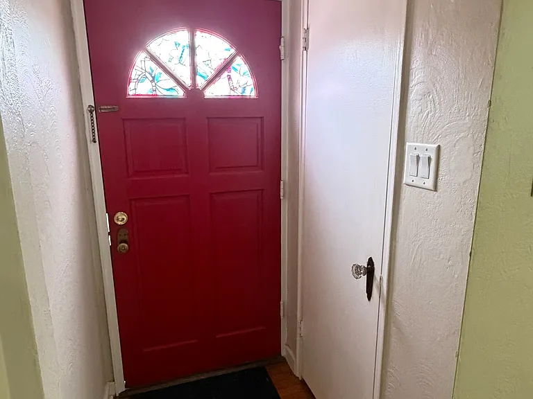 526 Bellaire Ave — Photo 5
