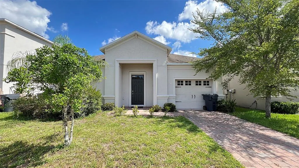 4 bed, 3.0 bath, 2215 sqft, $2,295 — Photo 1