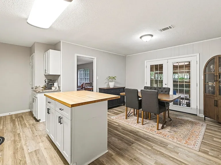 1816 Aaron Rd — Photo 2