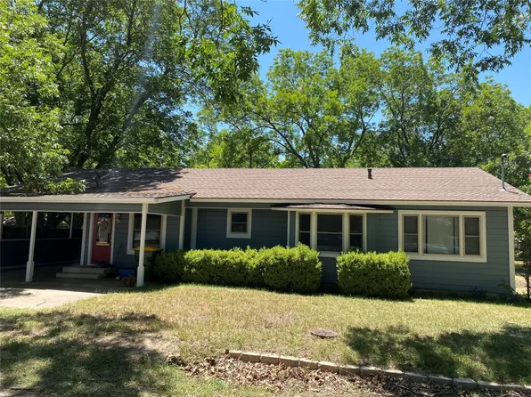 511 W College St, Hico, TX 76457