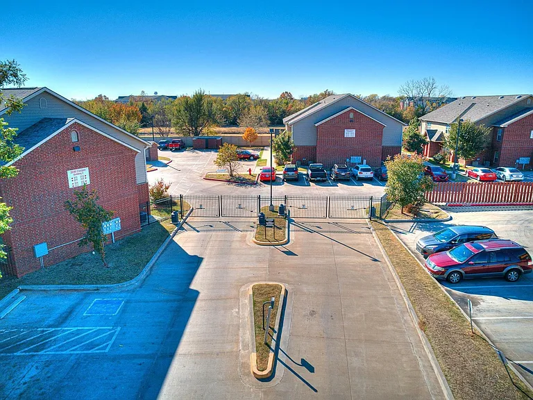 Classen Crossing - Norman-11