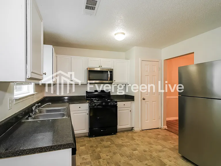 5565 Waverly Park — Photo 8