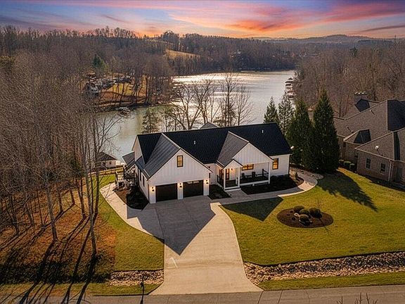 3rd image of 162 Lake Pointe Trl