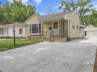 322 S Manitou Ave, Clawson, MI 48017