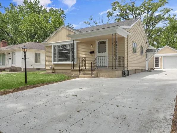 322 S Manitou Ave, Clawson, MI 48017