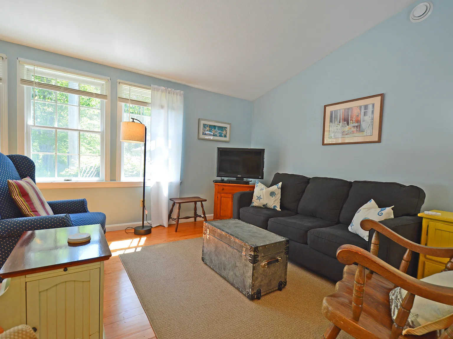 2 bed, 823 sqft, $1,900 — Photo 3