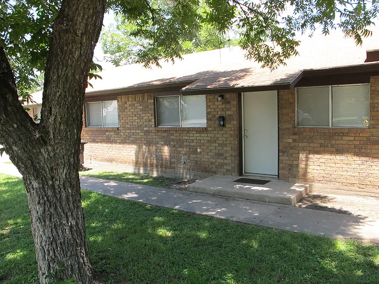 1901 S Pine St #B — Photo 2