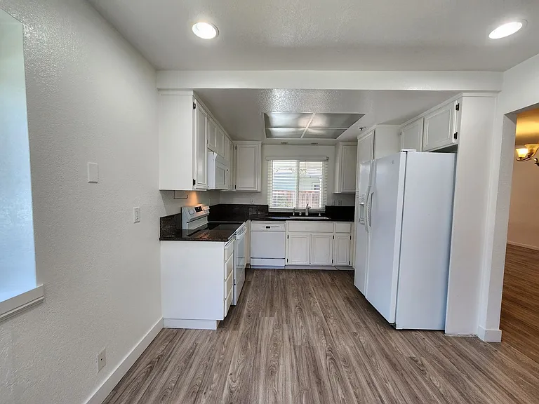 1465 Kentfield Ave — Photo 29