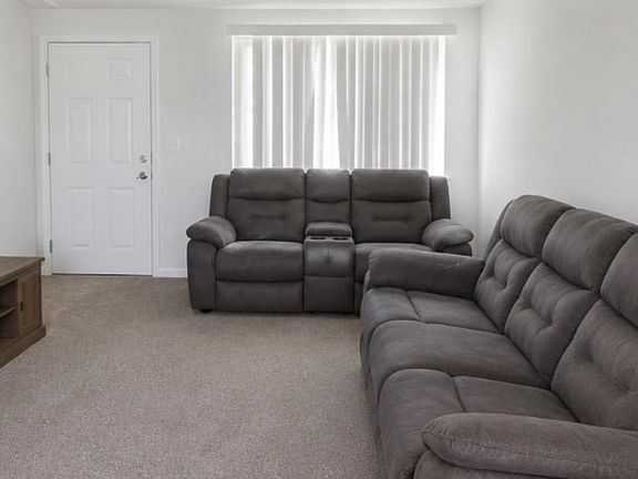 5th image of 909-909 E Ball Ct