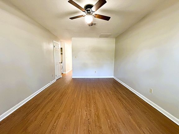 3rd image of 2683 Mission Rd