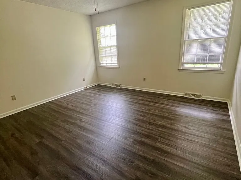 345 Salem Dr — Photo 10