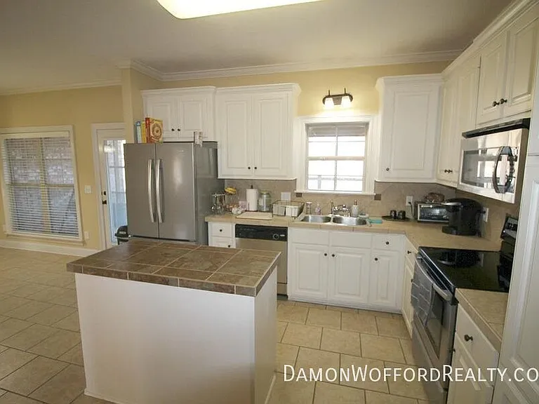 614 Oak Park Cir — Photo 14