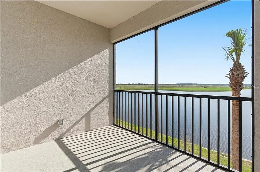 2 bed, 2.0 bath, 1301 sqft, $2,800 — Photo 1