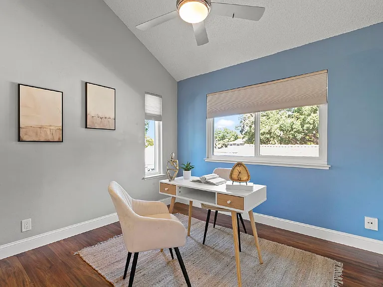 3833 Burton Cmn — Photo 4