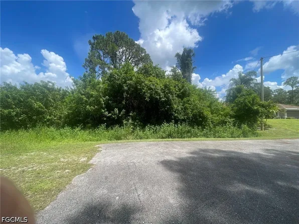 722 Wellington Ave, Lehigh Acres, FL 33972