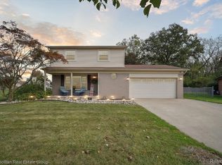 16216 Woodland St, Woodhaven, MI 48183