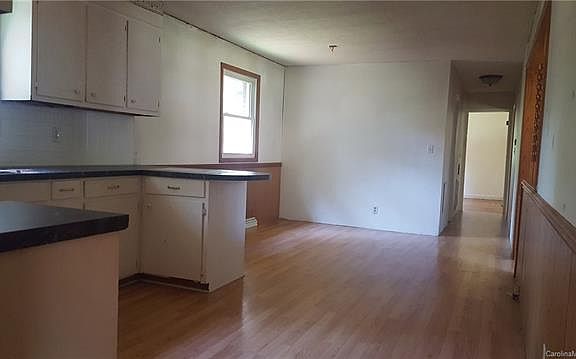 3rd image of 3219 Starrland Dr