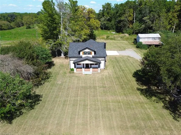 1826 N Oak Ridge Church Rd, Yadkinville, NC 27055