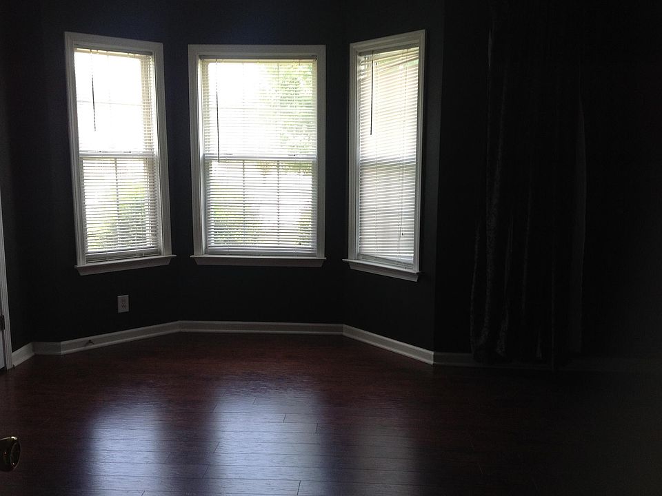 1st image of 704 Forest Crossing Dr