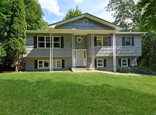 12 N Sherri Ln, Spring Valley, NY 10977