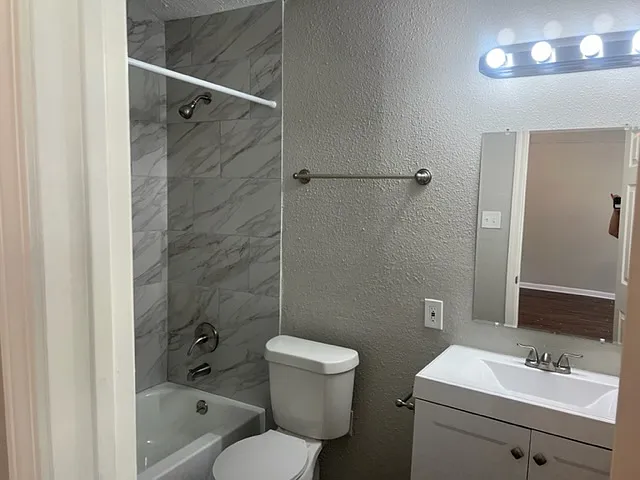 702 Lilac St — Photo 11