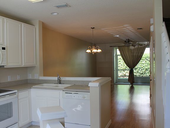 5th image of 1392 Hampton Park Ln