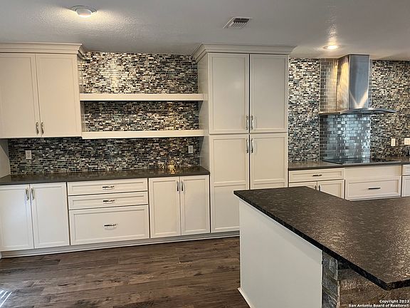 4th image of 719 FIREFLY DR