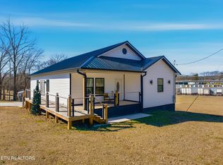 901 Apple St, Athens, TN 37303