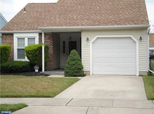 29 Falmouth Dr, Mount Laurel, NJ 08054