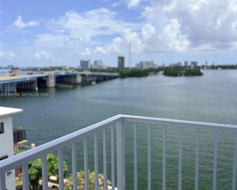 7825 NE Bayshore Ct #501
