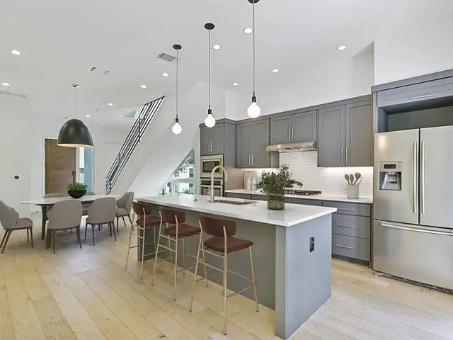 2506 Sutherland St — Photo 3
