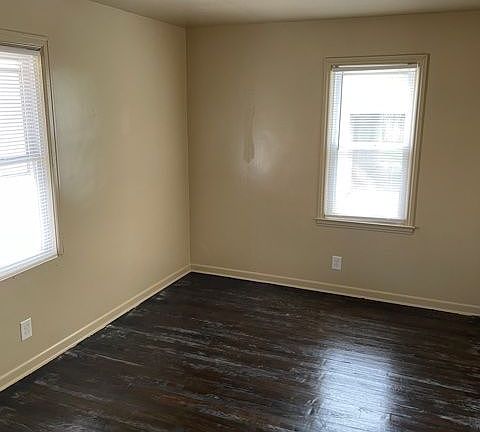 4th image of 627 S Emerson Ave