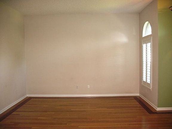 4th image of 289 Maplewood Dr